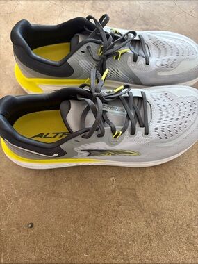 Altra Gray and Yellow Men's Road Running Sneakers